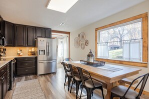 Fridge, microwave, oven, stovetop - L-Wood Acres: Peaceful Cabin in Arcadia Valley (Ironton)