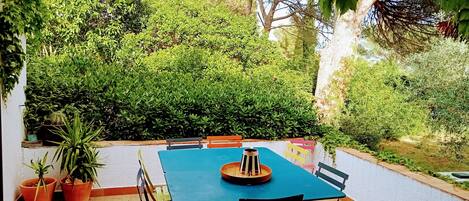 屋外ダイニングエリア