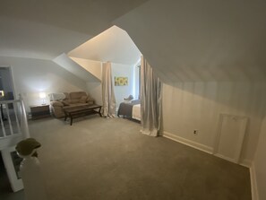 Televisor intel·ligent i llibres 