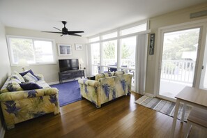 Una Smart TV, libros