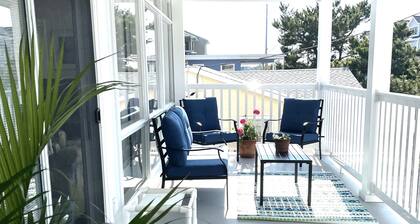 Lovely 3 bedroom condo about 150 steps to the sandy beach.