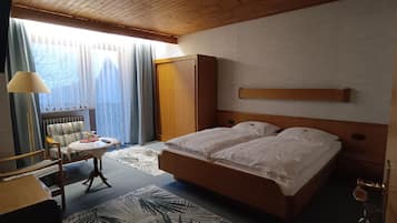 Habitación básica con 1 cama doble o 2 individuales | Cuna de viaje, wifi gratis, ropa de cama