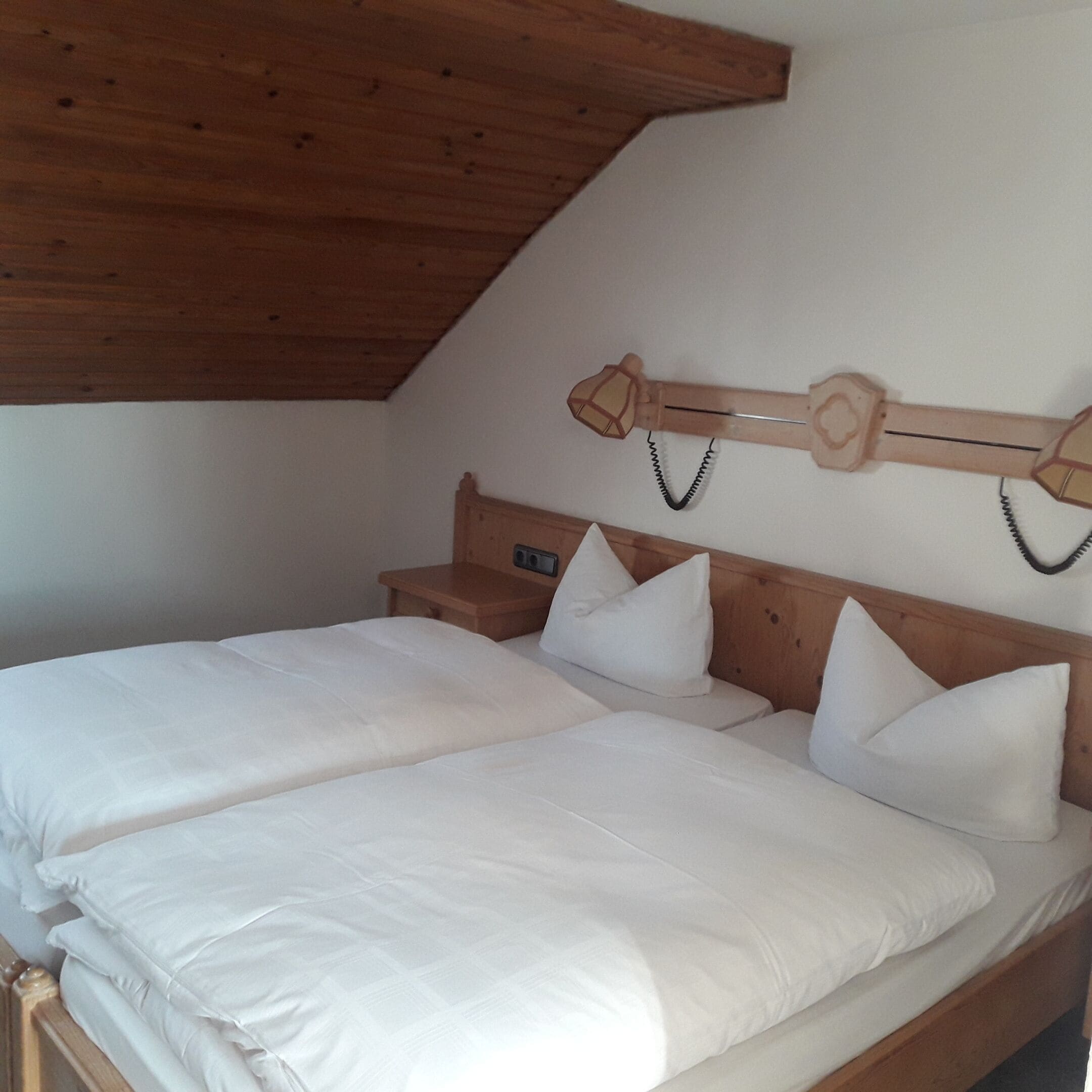 Bureau, Wi-Fi gratuit, draps fournis