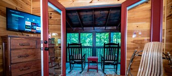 Dog Friendly, Hot Tub, Secluded Log Cabin, Fireplace, Fire Pit, Game Rm, King Bd