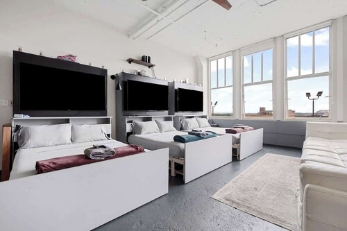 The Valhalla (Downtown Louisville w/ River View)