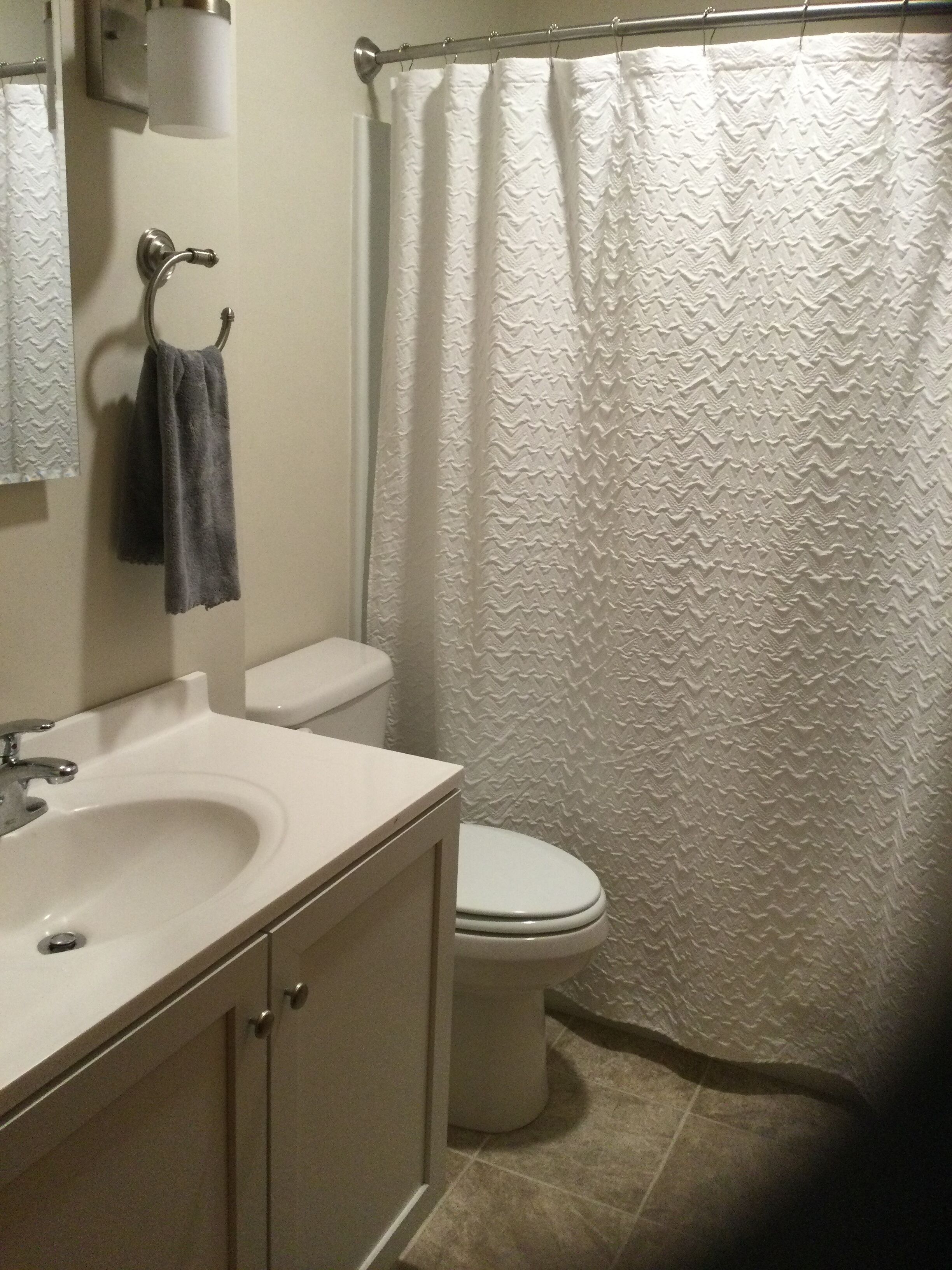 Combined shower/tub