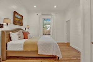 3 bedrooms, iron/ironing board, bed sheets