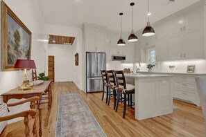 Interior - Location! One Block to Main Street / Restaurants! (Fredericksburg)