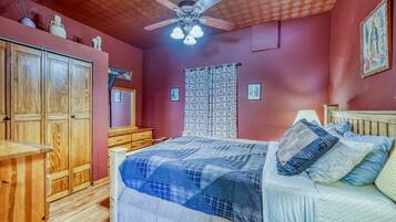 2 多间卧室、熨斗/熨衣板、免费 WiFi、床单