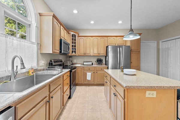 Frigorifero, microonde, forno, piano cottura