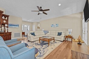 Smart TV, printers - Carolyn's Pinehurst Abode (Pinehurst)