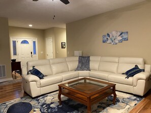 Smart TV, printers - Carolyn's Pinehurst Abode (Pinehurst)