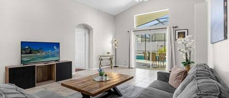 Flachbildfernseher, Tischtennisplatte