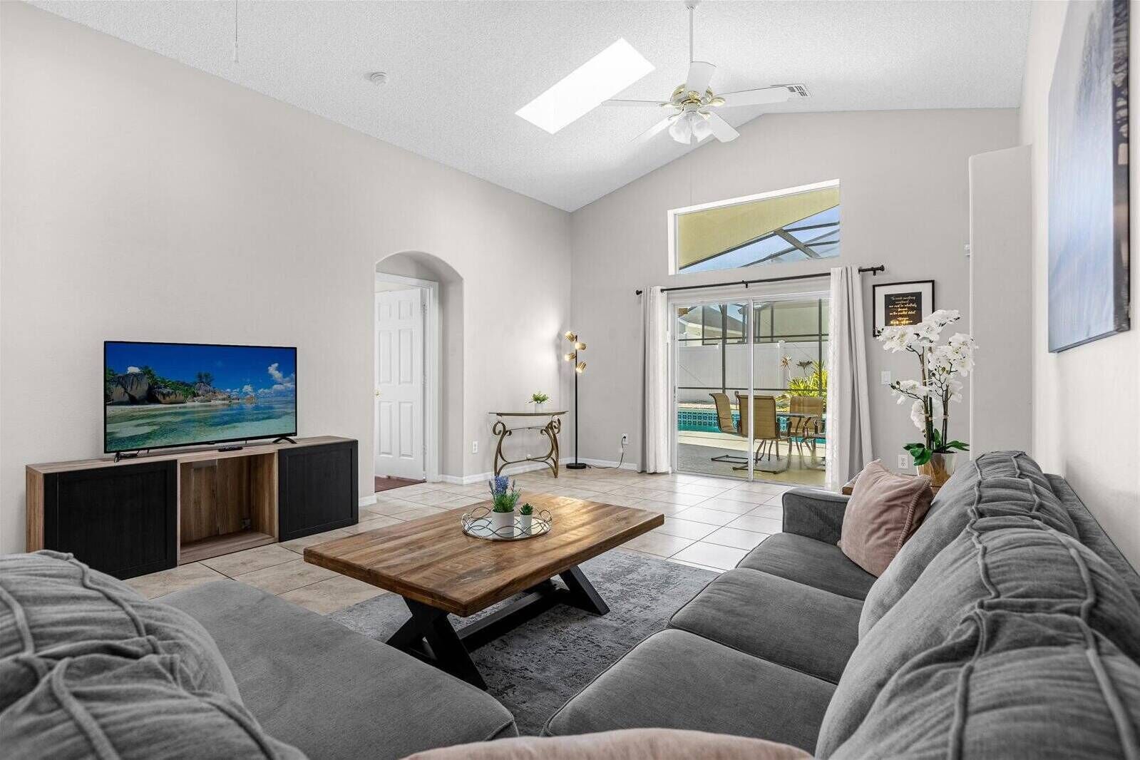 平  板电视、乒乓球