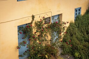Basic Double Room, 1 Double Bed | Minibar, individually decorated, individually furnished, desk - Hotel A. G. Porcillán (Ribadeo)