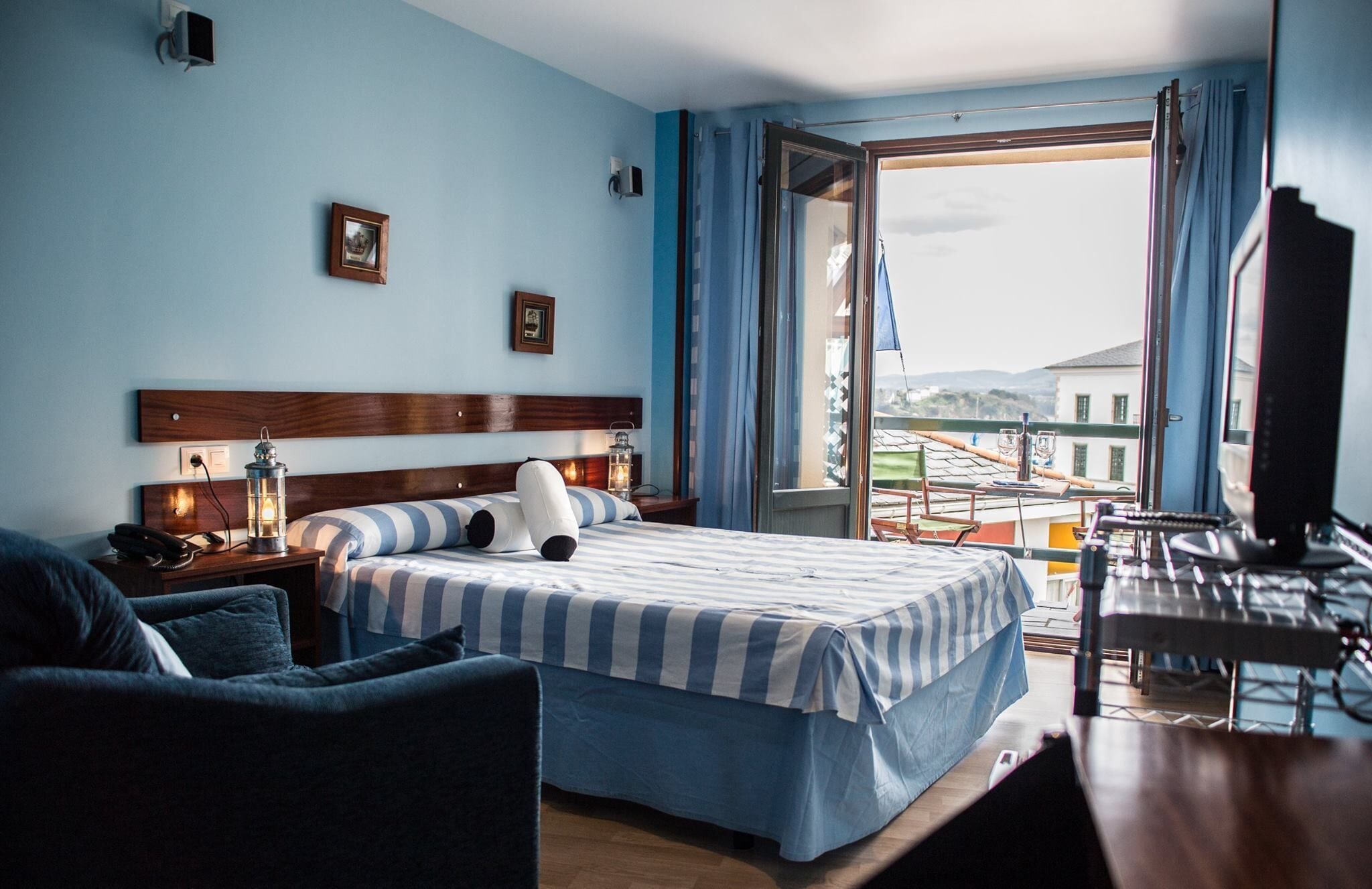 Panoramic Double Room | Minibar, individually decorated, desk, laptop workspace