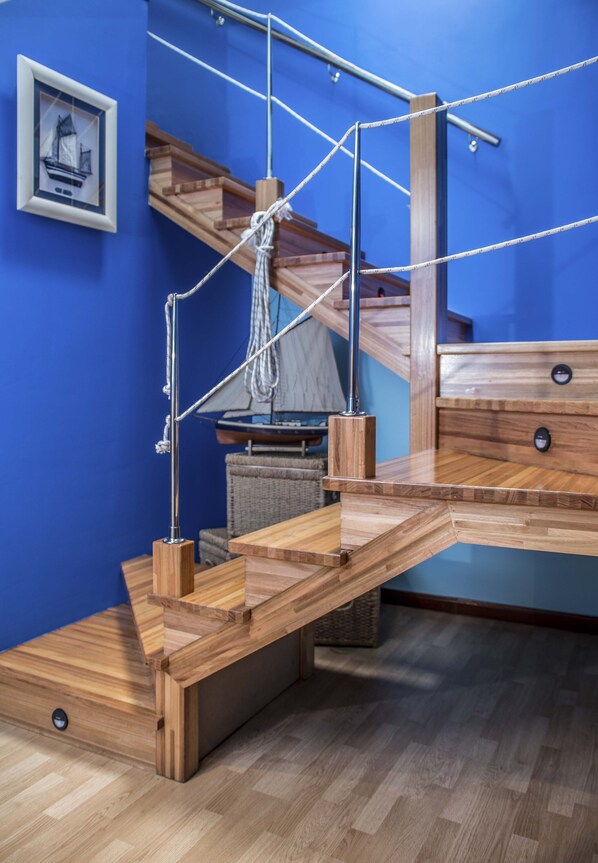 Habitación básica doble, 1 cama doble | Minibar, decoración individual, escritorio