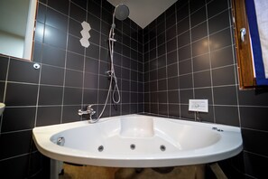Superior Double Room | Bathroom | Free toiletries, hair dryer, towels, soap