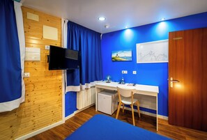 Superior Double Room | Minibar, individually decorated, individually furnished, desk - Hotel A. G. Porcillán (Ribadeo)