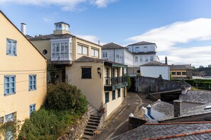 Basic Double Room, 1 Double Bed | Minibar, individually decorated, individually furnished, desk - Hotel A. G. Porcillán (Ribadeo)