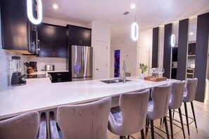 Kjøleskap, mikrobølgeovn, ovn og oppvaskmaskin