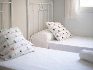 2 makuuhuonetta, silitysrauta/-lauta, internet, vuodevaatteet