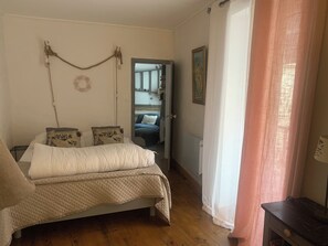 2 bedrooms, iron/ironing board