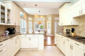 Fridge, microwave, oven, stovetop - Timeless Traditions-Golf Cart Deals-Steps to Beach (Destin)