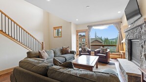 A living room with a sofa set, a coffee table, a fireplace, and a TV. - Townhome w/ Private Saltwater Hot Tub Near Keystone Ski Village (Keystone)