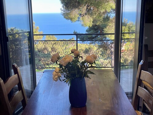 Villa Lilli with magnificent sea view 10 minutes from the beach