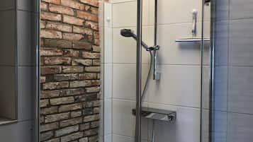 Dusche, Haartrockner, Handtücher