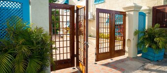 Adorable beachside 1-bedroom apartment 