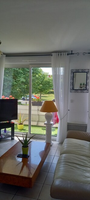 TV - Apartment 62m2 1st floor 1km rempart beach 10min by car (Guérande (44))