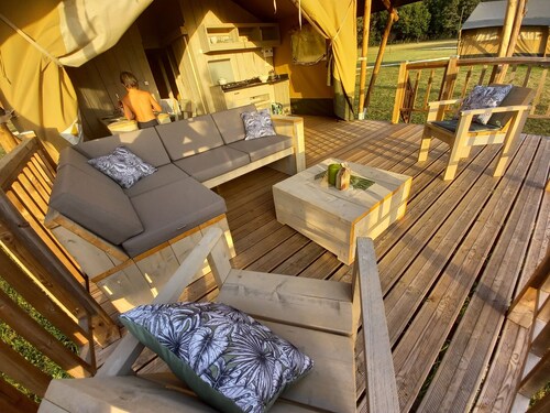 SafariTent Picvert: lodge toile & bois au plus proche de la nature site familial