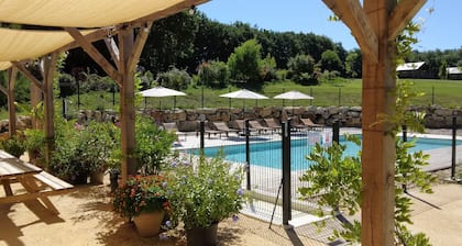 SafariTent Picvert: lodge toile & bois au plus proche de la nature site familial