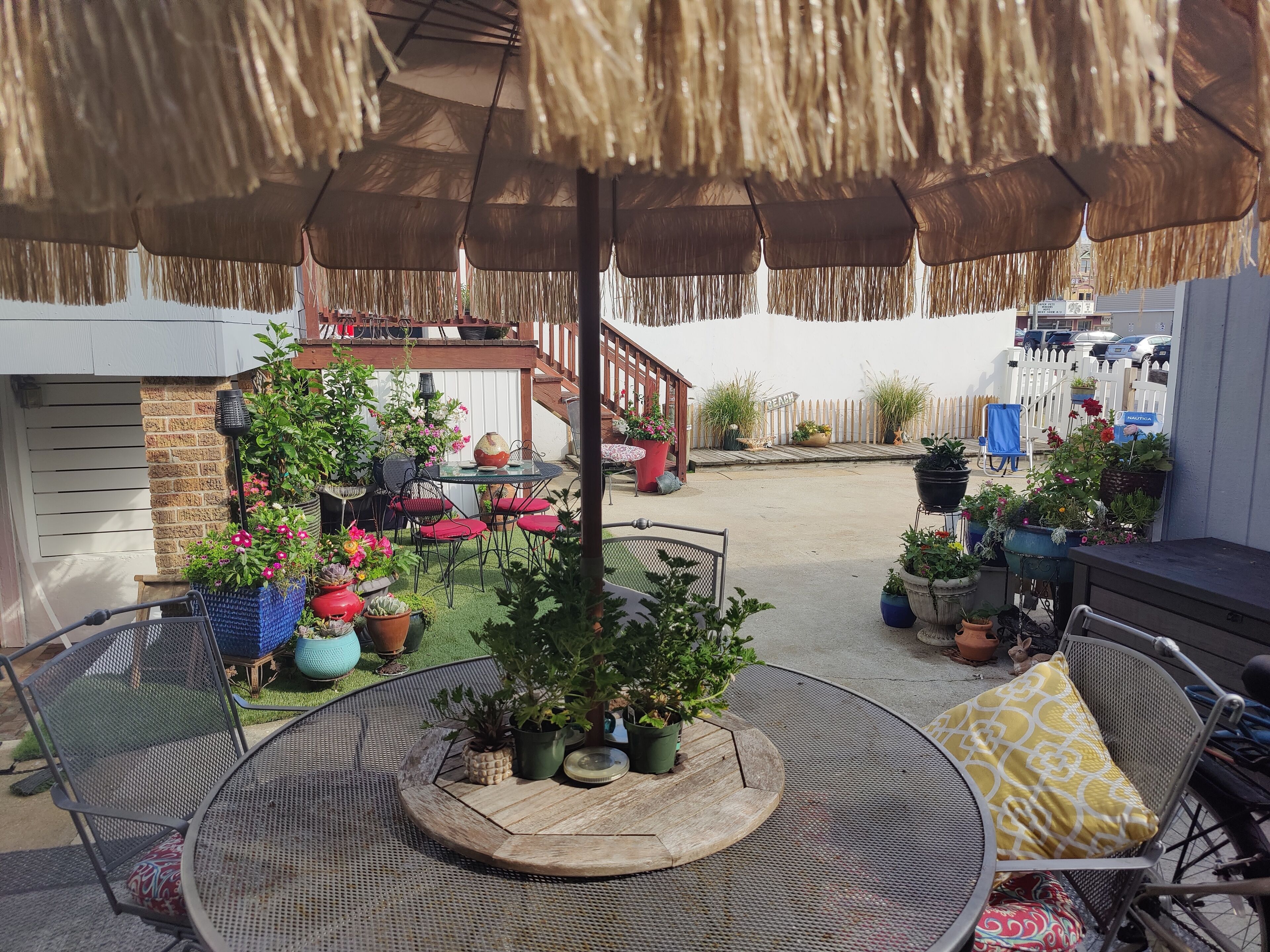 Ventnor Garden Apt 1 block to beach DRIVEWAY PARKING PRICELESS no flood Sleeps 5
