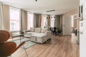 *Calm* 2-Room Apartment with Eat-in Kitchen | Living area | 32-inch TV with cable channels - Luga Homes - Zoo (Leipzig)