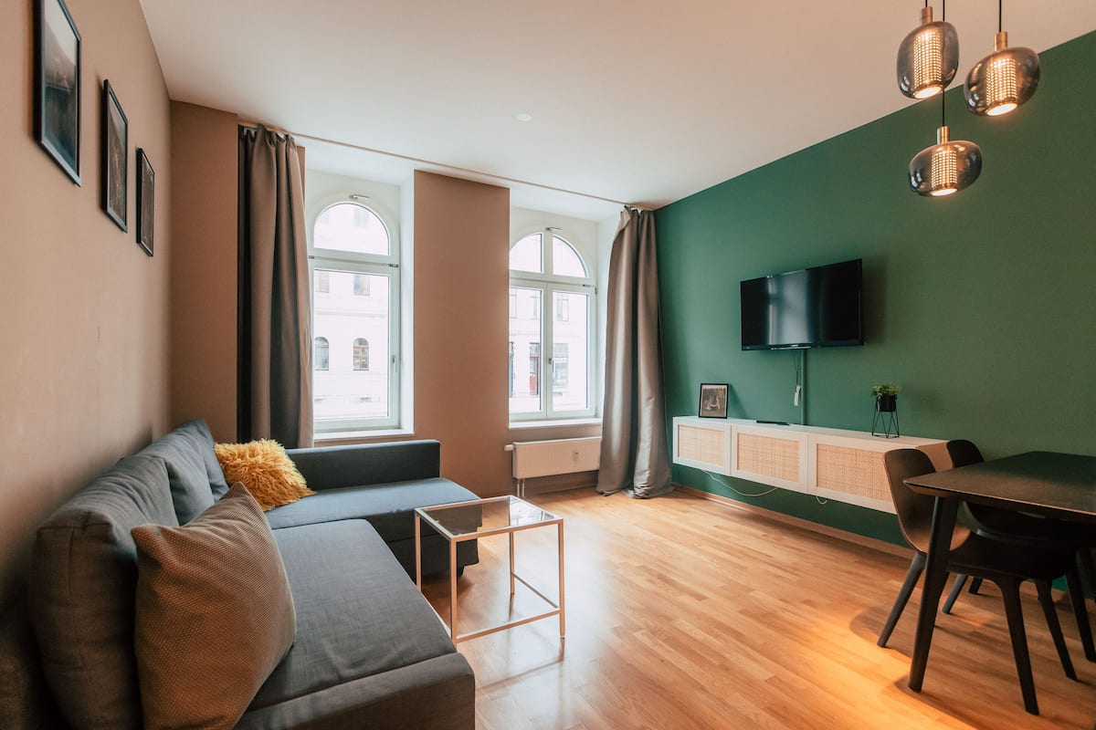 *Classy* 2-Room Apartment with Eat-in Kitchen | Living area | 32-inch TV with cable channels