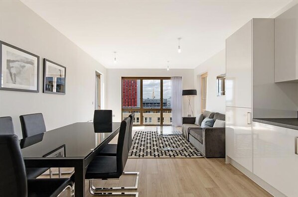 Dining - Modern Apartment - 3 bedroom near Excel 02 Arena London (London)