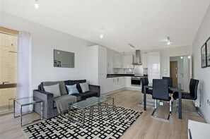 Living area - Modern Apartment - 3 bedroom near Excel 02 Arena London (London)