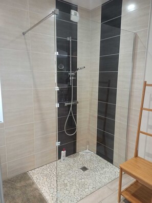 Shower, hair dryer - Gite Pouquette (Aramits)