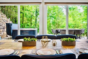 Outdoor dining - 5bedrm, Hottub, Sauna, Game Rm, Ping Pong, Office, Pickleball! (Gatlinburg)