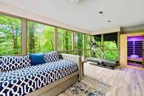 5 bedrooms, desk, iron/ironing board, free WiFi