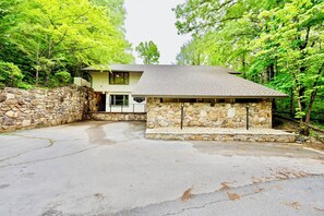Exterior - 5bedrm, Hottub, Sauna, Game Rm, Ping Pong, Office, Pickleball! (Gatlinburg)