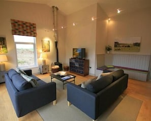 TV, DVD player, table football, stereo