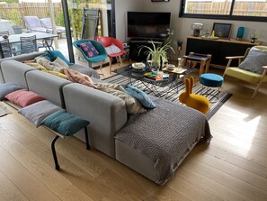 Smart TV, DVD player, books - Pretty villa Cezaloma, air-conditioned, sleeps 6, heated pool in Capbreton  (capbreton)