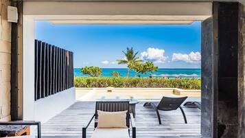 Ocean Front Splash Private Pool Villa | Terrace/patio
