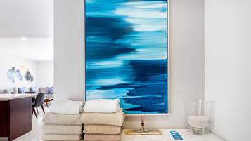 Ocean Front Penthouse Deluxe | In-room safe, laptop workspace, blackout drapes, iron/ironing board
