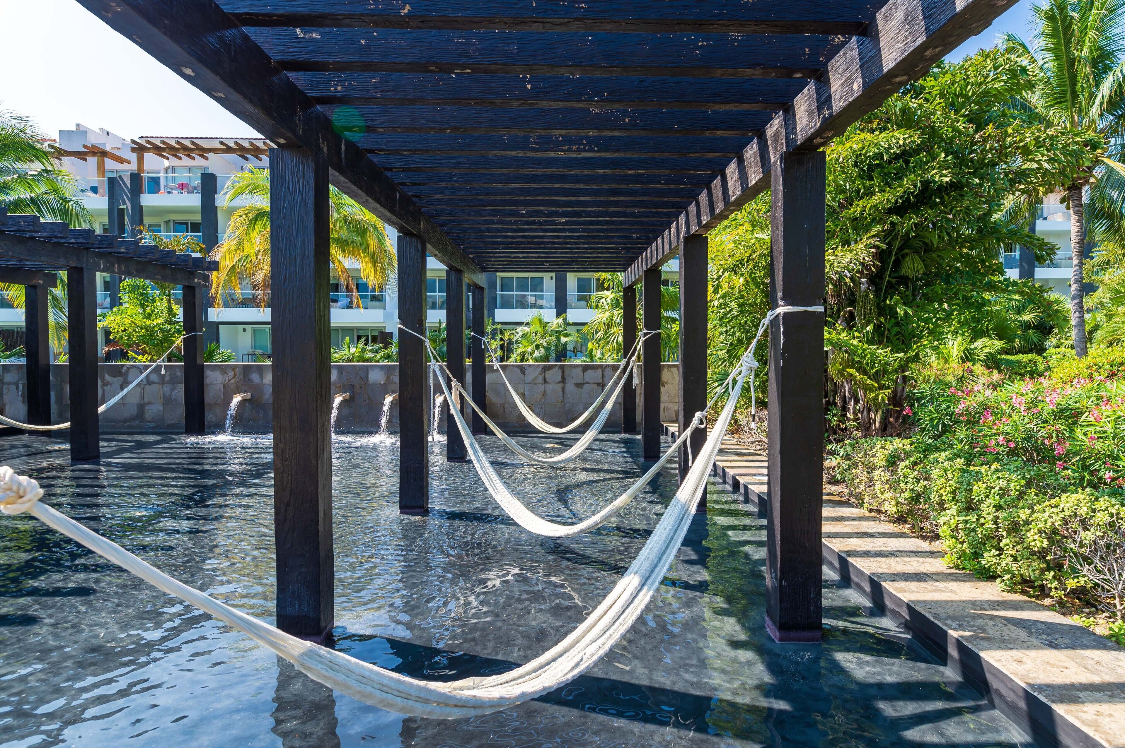 Lichaamsbehandelingen, hydrotherapie, aromatherapie, hotstone-massages