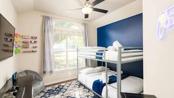 3 bedrooms, desk, iron/ironing board, travel cot